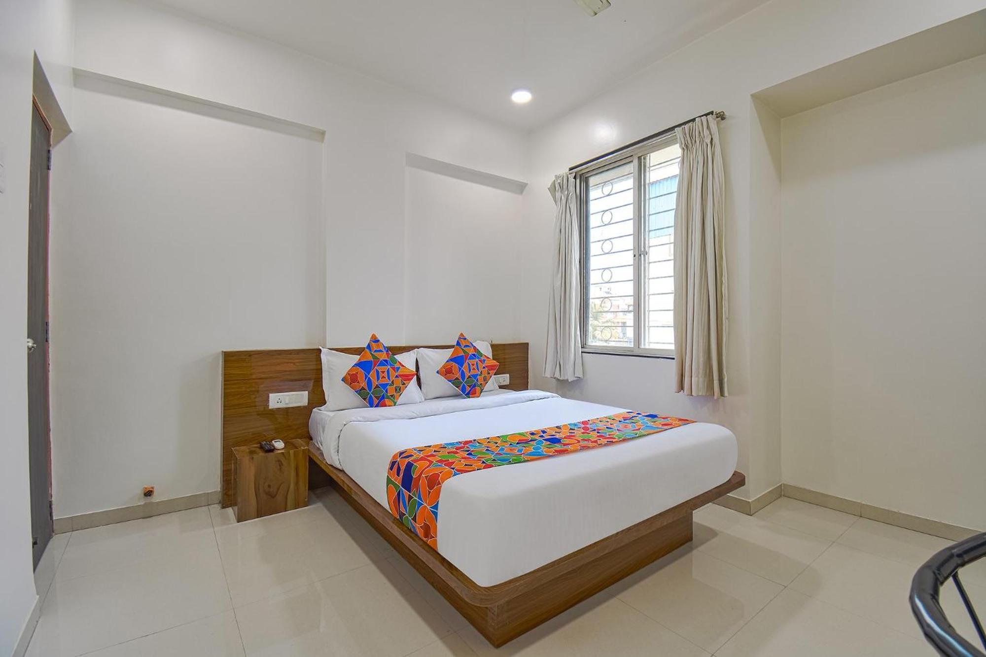 Fabhotel Skylight Studio Rooms - Nr Mcf Camp ปูเน่ ภายนอก รูปภาพ