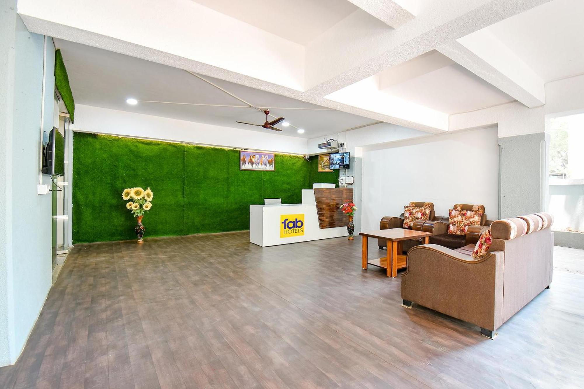 Fabhotel Skylight Studio Rooms - Nr Mcf Camp ปูเน่ ภายนอก รูปภาพ